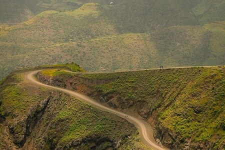 a+scene+of+nature+with+a+clear+road+path