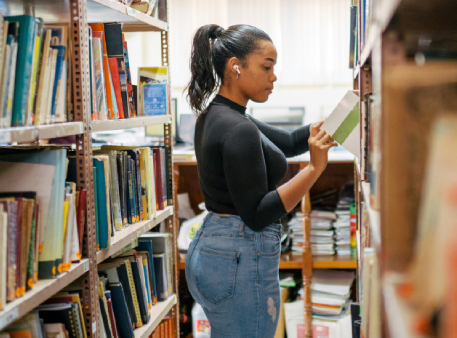 women-in-a-library